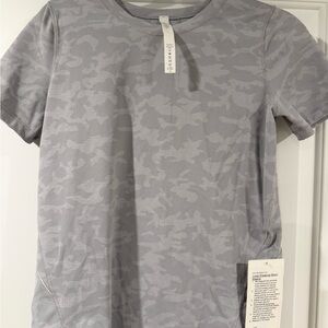 lululemon athletica Long Distance Short Sleeve Gray Camo Shirt Size 4